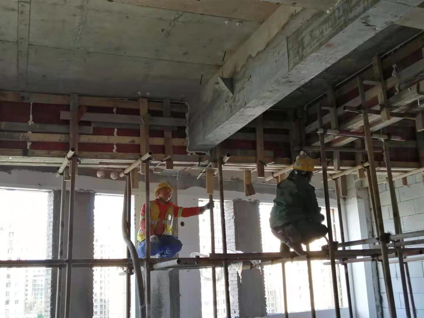 防水卷材和防水涂料比照